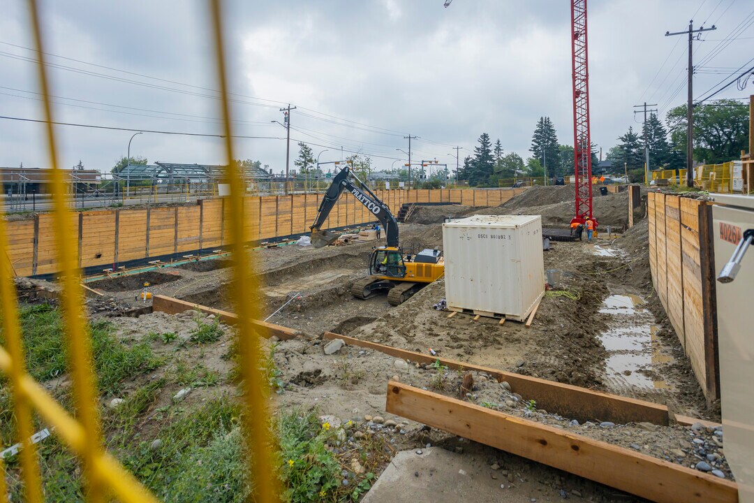 1903 45 St SW in Calgary, AB - Building Photo