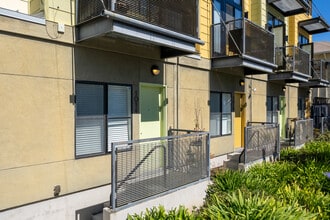 City Crossing in Oakland, CA - Foto de edificio - Building Photo