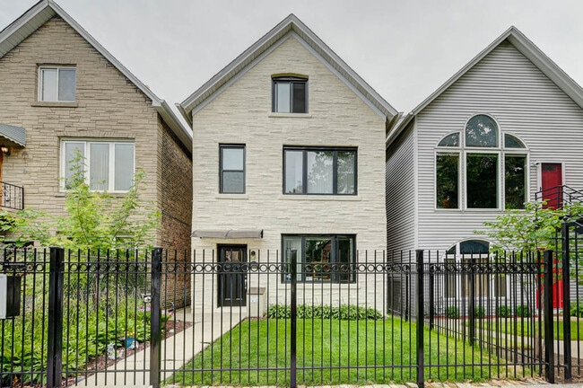 2525 W Haddon Ave in Chicago, IL - Building Photo - Building Photo