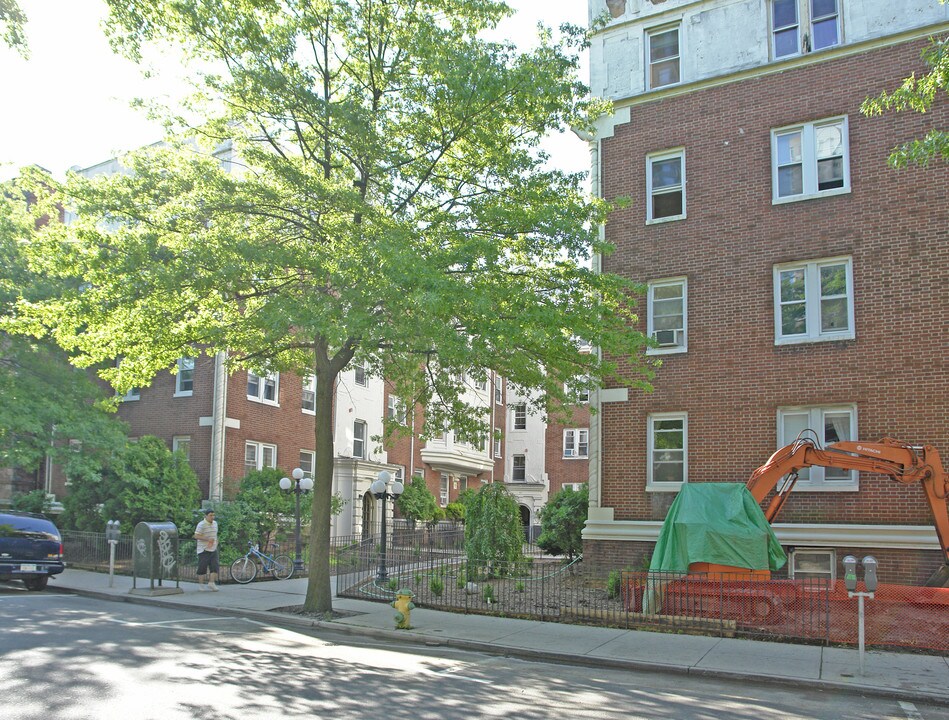 37-43 Mitchell Pl in White Plains, NY - Building Photo