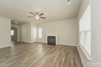 221 Spring Knoll Dr in Charlotte, NC - Foto de edificio - Building Photo