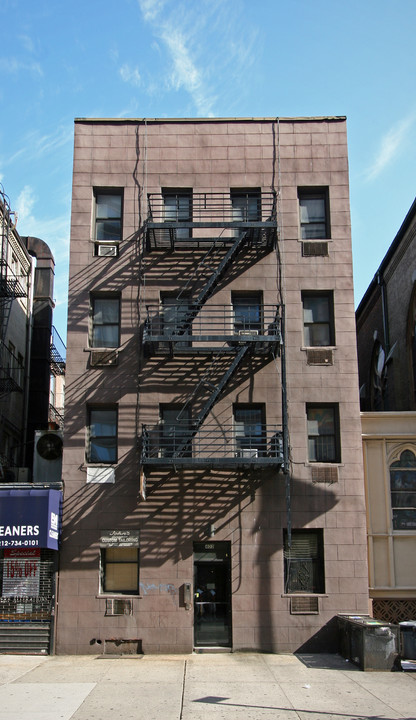 403 E 79th St in New York, NY - Building Photo