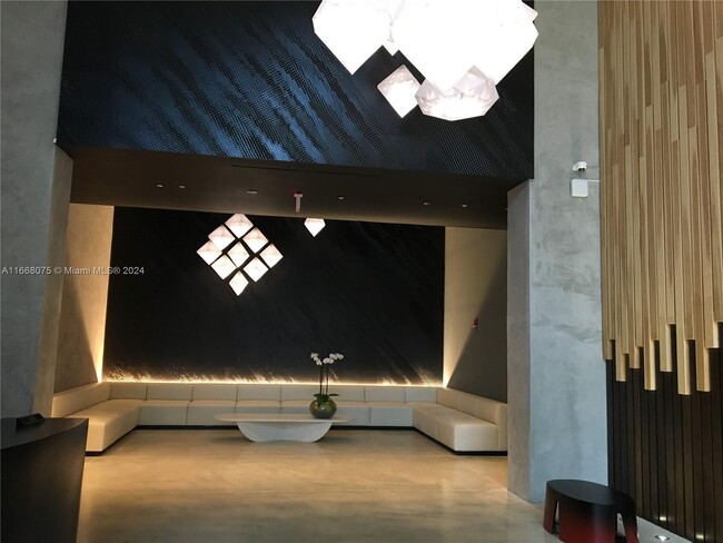151 SE 1st St, Unit 2206 in Miami, FL - Building Photo - Building Photo
