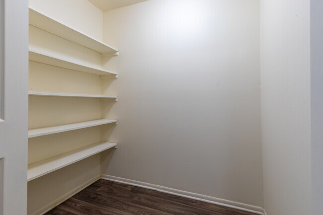 Taylor Park Townhomes in Taylor, MI - Foto de edificio - Interior Photo