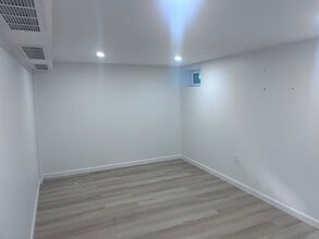 1007 Russell St, Unit One bedroom in Franklin Square, NY - Building Photo - Building Photo