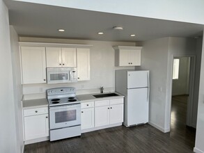 572 N Cambridge St in Orange, CA - Foto de edificio - Building Photo