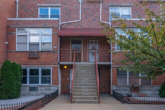 6 Renaissance Ct in Brooklyn, NY - Building Photo - Building Photo
