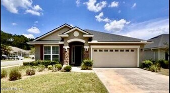 86011 Tropicana Ct in Yulee, FL - Building Photo