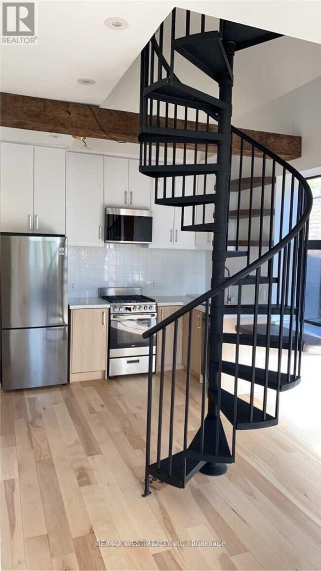 299 Pacific Ave in Toronto, ON - Building Photo - Building Photo