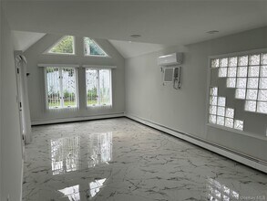 173 Bloomingdale Rd in Levittown, NY - Building Photo - Building Photo
