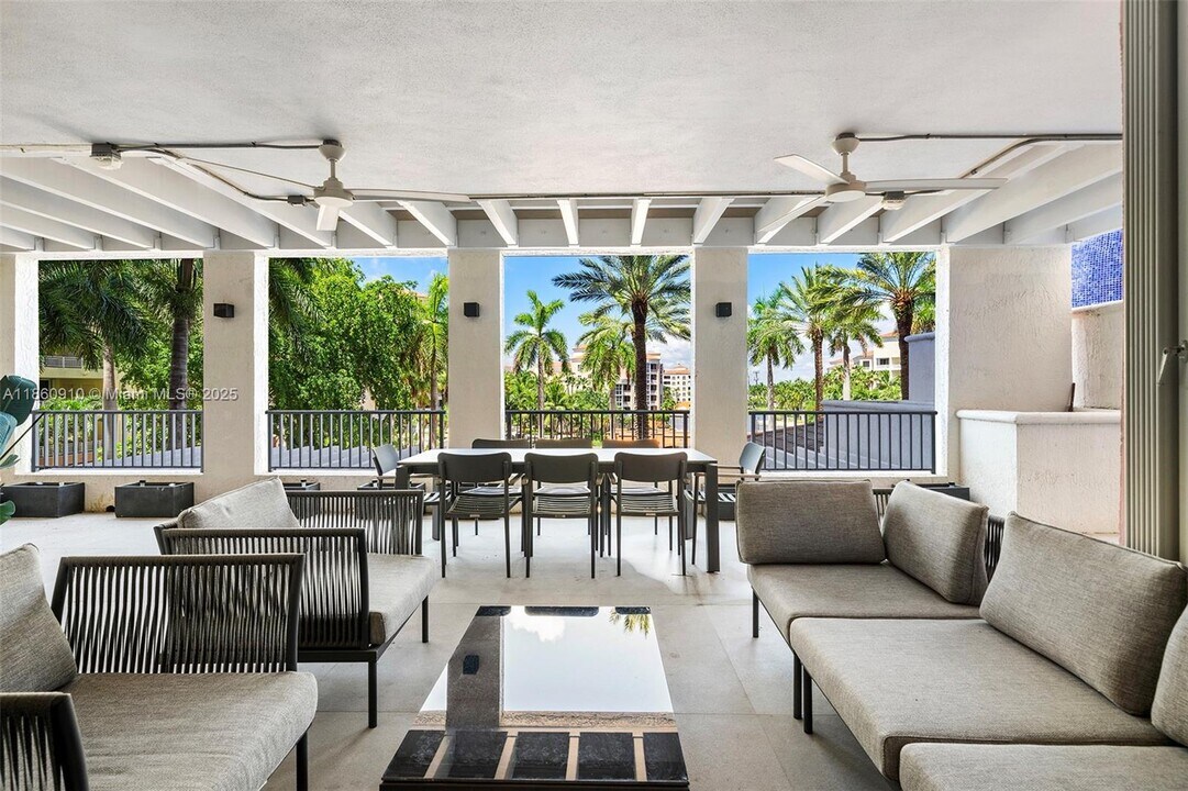 785 Crandon Blvd in Key Biscayne, FL - Building Photo