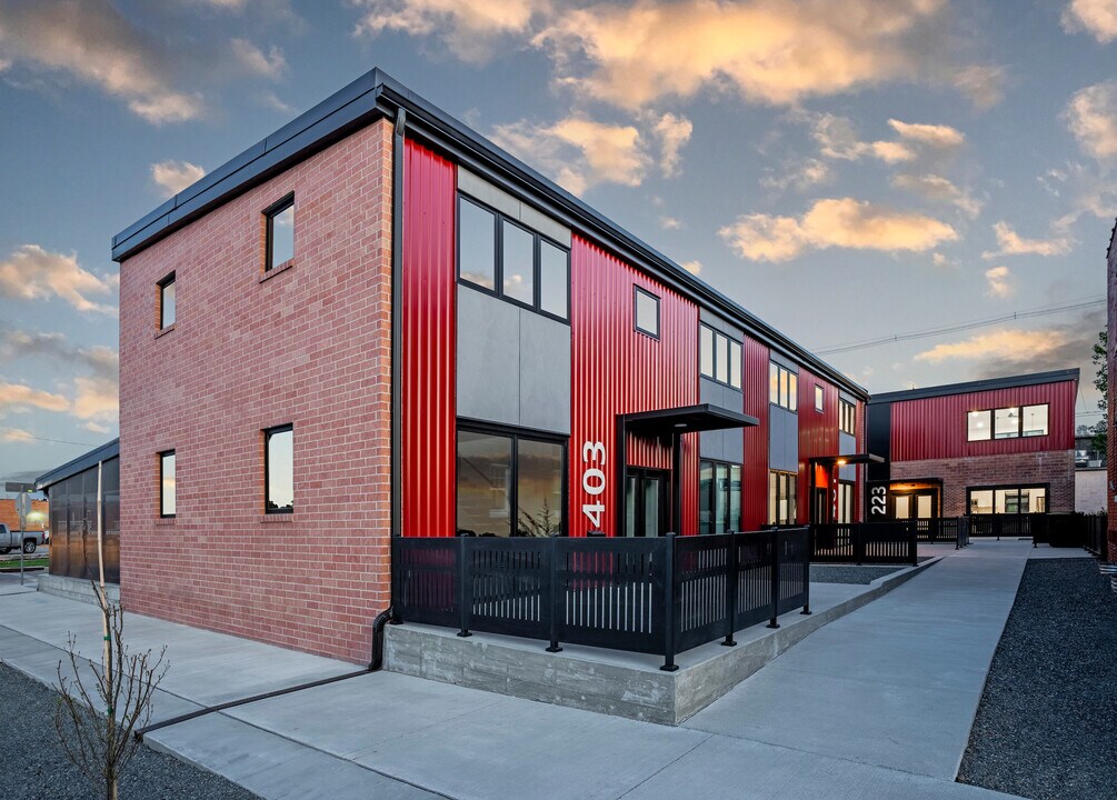 403 W 3rd St in Hastings, NE - Building Photo