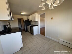 310 Massachusetts Ave, Unit 11 in Arlington, MA - Building Photo - Building Photo