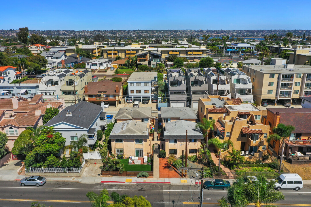 Sail Bay Apartments in San Diego, CA - Building Photo