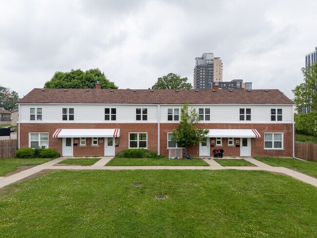 Maple Court, State Court, State Street in Waterloo, ON - Building Photo - Building Photo