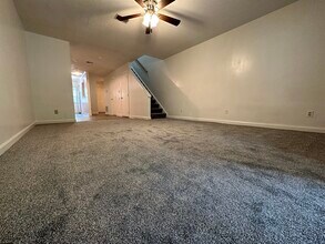 2500 Avent Ferry Rd, Unit 28B in Raleigh, NC - Foto de edificio - Building Photo