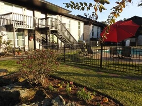 Tomball Ranch in Tomball, TX - Foto de edificio - Building Photo