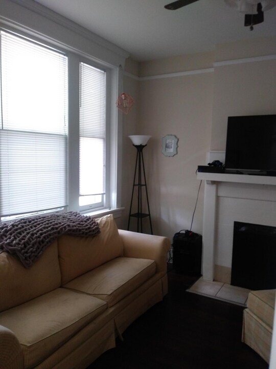2702 W Main St-Unit -B Downstairs in Richmond, VA - Building Photo