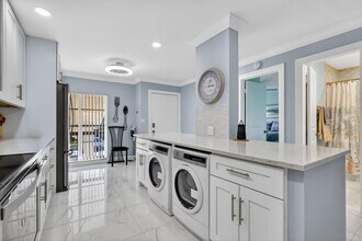 5675 Queen Palm Ct in Delray Beach, FL - Building Photo - Building Photo