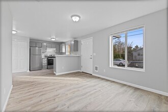 Garden Apartments in Portland, OR - Building Photo - Building Photo