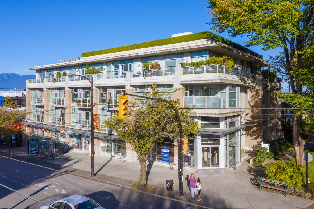 Duke on Dunbar in Vancouver, BC - Building Photo