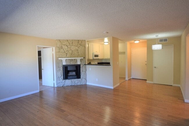 12249 Oxnard St, Unit 103 in Los Angeles, CA - Building Photo - Building Photo