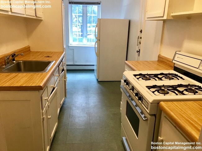 8 Mt Ida St, Unit 2 in Newton, MA - Building Photo - Building Photo