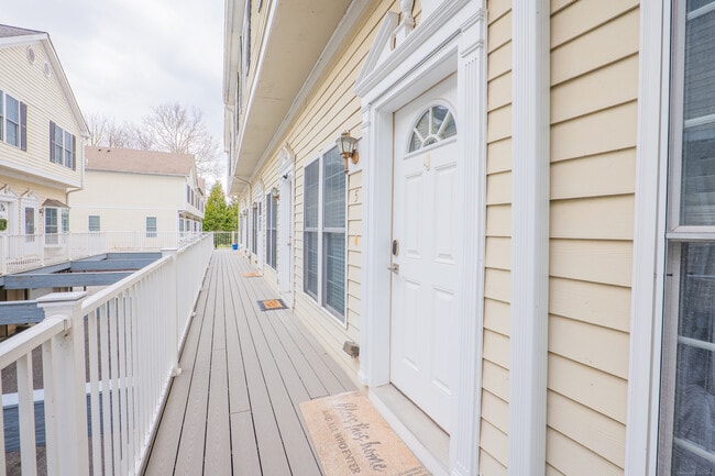 property at 5 Wishing Well Ln