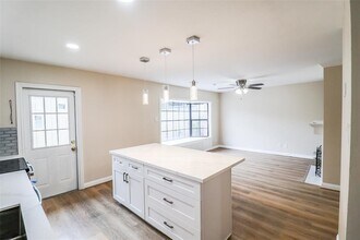 6467 Olympia Dr in Houston, TX - Building Photo - Building Photo
