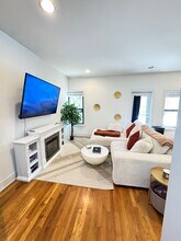 1958 W Byron St, Unit #1 in Chicago, IL - Foto de edificio - Building Photo