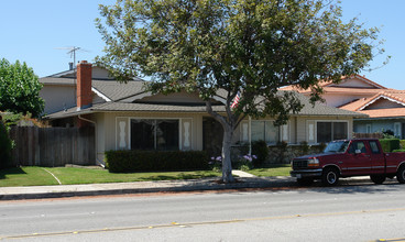 7182 Heil Ave in Huntington Beach, CA - Foto de edificio - Building Photo