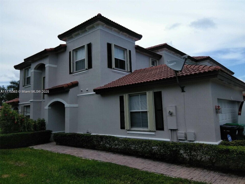 15295 SW 91st St in Miami, FL - Building Photo