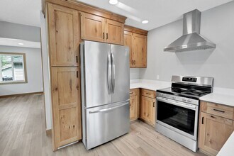 53 Brook Cir in Pella, IA - Building Photo - Building Photo