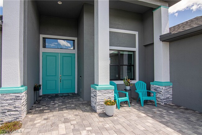 1833 SW 11th Terrace in Cape Coral, FL - Foto de edificio - Building Photo