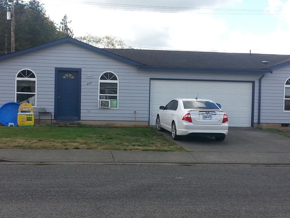 401 Williams four plex in Chehalis, WA - Foto de edificio