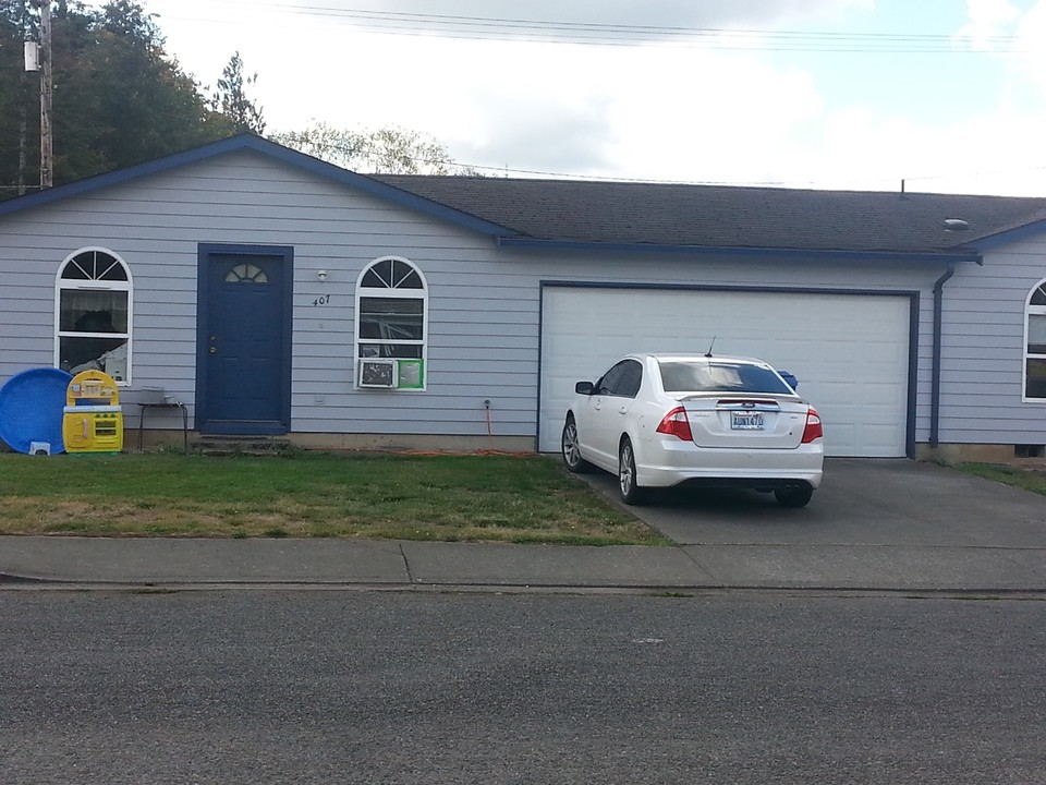 401 Williams four plex in Chehalis, WA - Building Photo