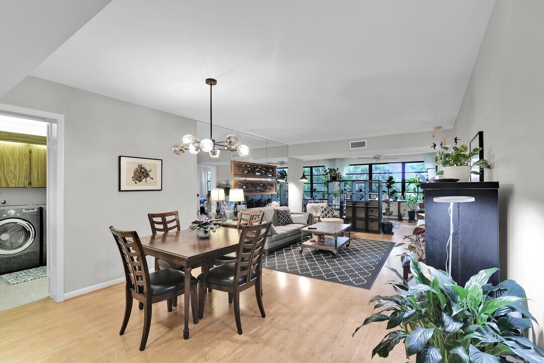 6073 Balboa Cir in Boca Raton, FL - Building Photo