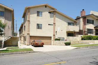 535 E Cypress Ave in Burbank, CA - Building Photo - Building Photo