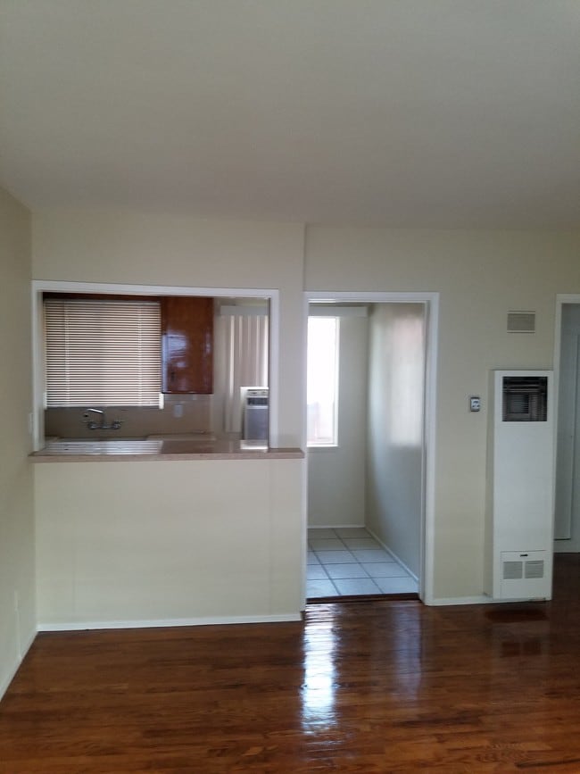 13838 Burbank Blvd in Los Angeles, CA - Building Photo - Building Photo