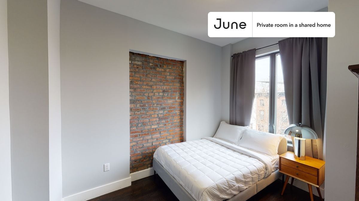 Private bedroom in 4 bed/2 bath Home in New York, NY - Building Photo