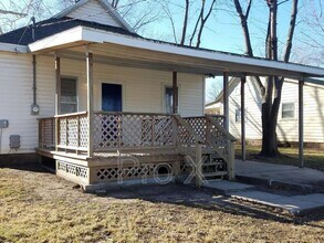 1012 W 3rd St in Pittsburg, KS - Building Photo - Building Photo