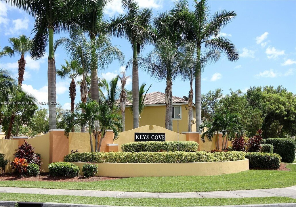 2524 SE 16th St in Homestead, FL - Building Photo