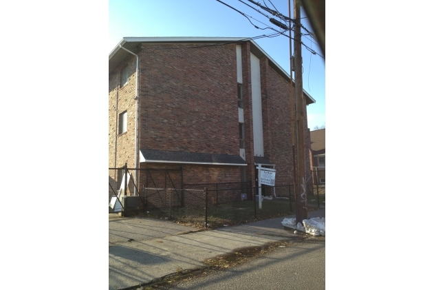 423 Wells St in Bridgeport, CT - Building Photo