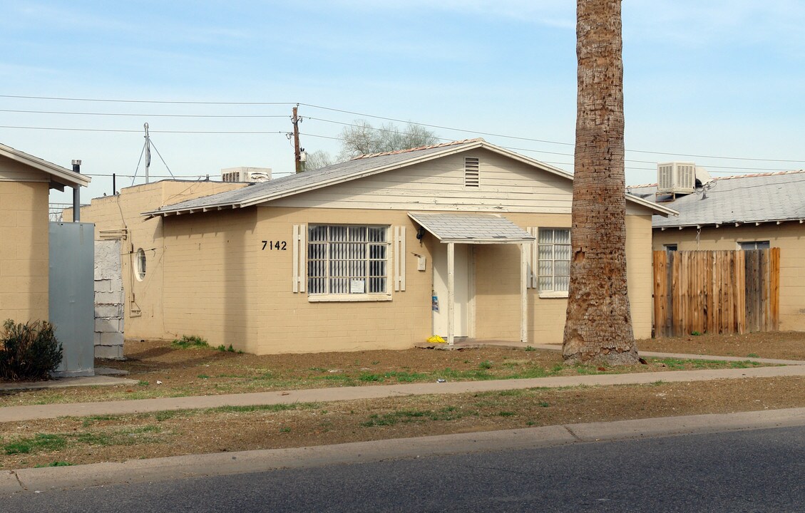 Glendale Manor in Glendale, AZ - Building Photo