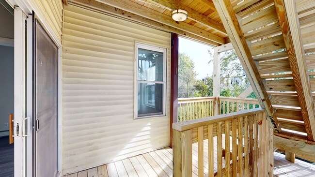 129 Eutaw St, Unit 1 in Boston, MA - Foto de edificio - Building Photo