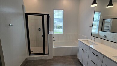 9405 Parkwood Manor Dr in Shafter, CA - Building Photo - Building Photo