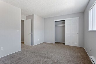 17125 SE Powell Blvd in Portland, OR - Building Photo - Building Photo