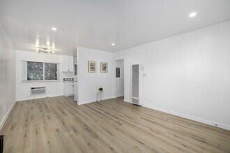 13001 Vanowen St in North Hollywood, CA - Building Photo - Interior Photo