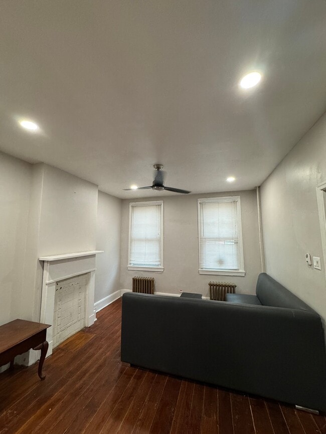 2422 Brown St in Philadelphia, PA - Building Photo - Building Photo