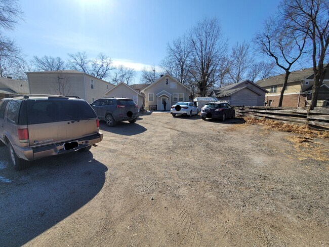 1120 Thurston St in Manhattan, KS - Foto de edificio - Building Photo